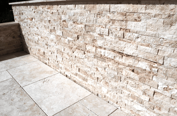 Magasin de pierre naturelle pour parement en travertin beige à Brignoles proche de Toulon dans le Var