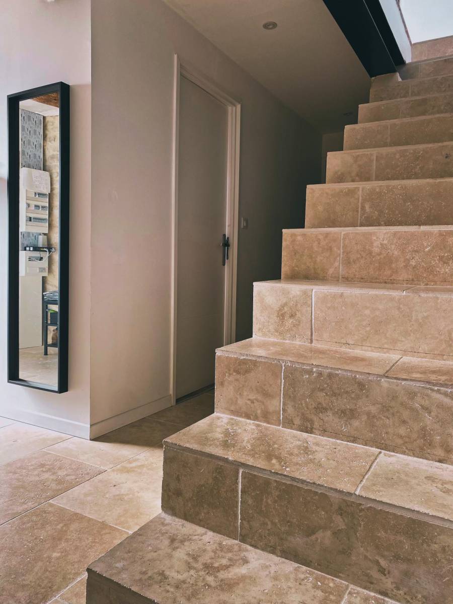 marche travertin vieilli