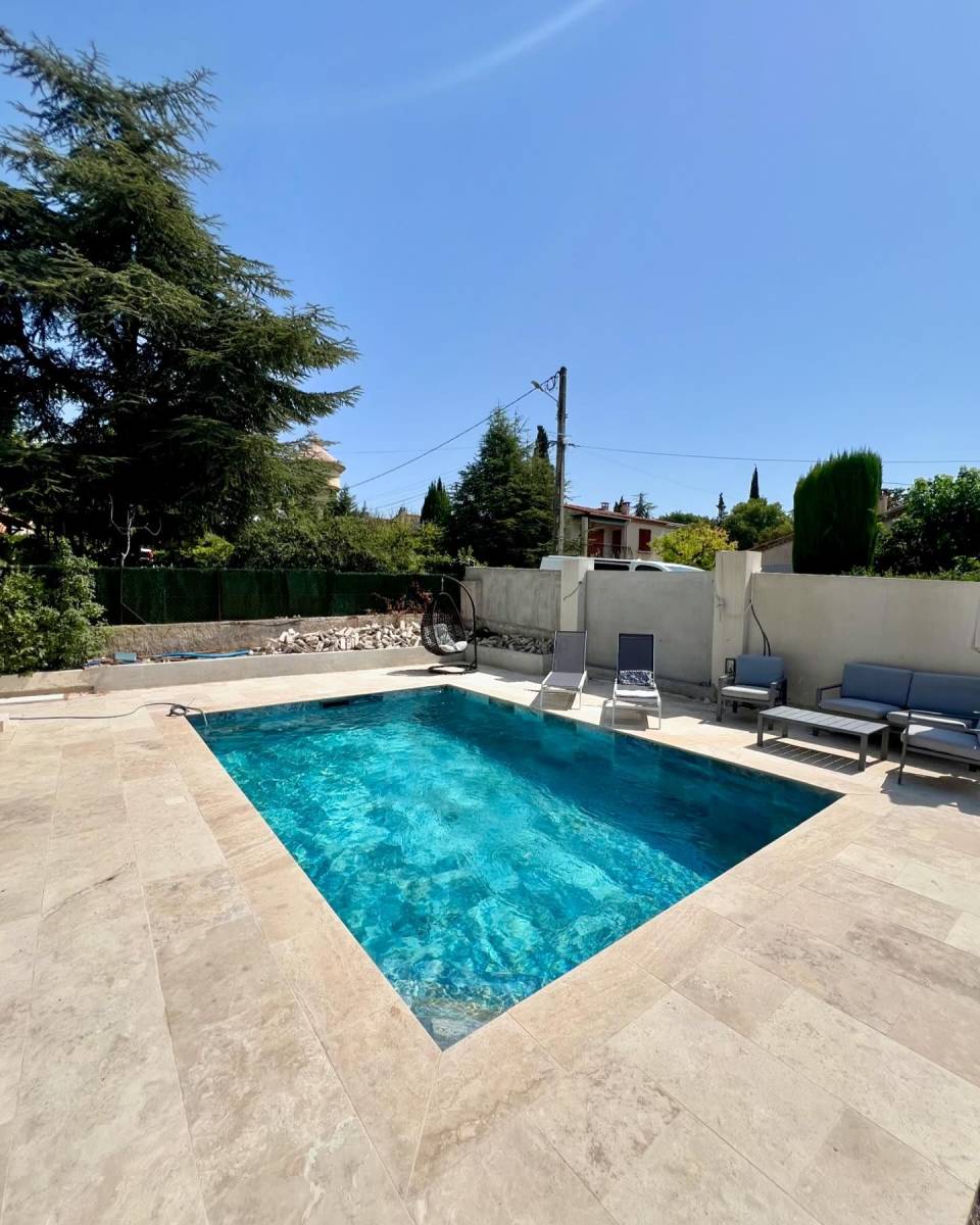 Dalle Travertin à Hyères proche de Toulon dans le Var