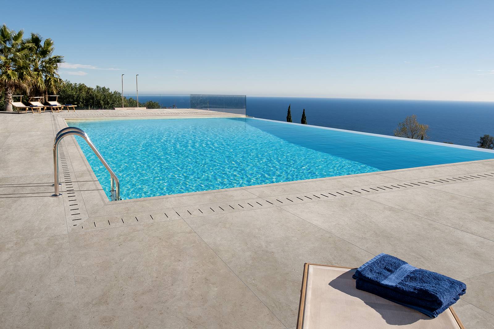 Carrelage extérieur antidérapant imitation pierre à La Garde proche de Toulon