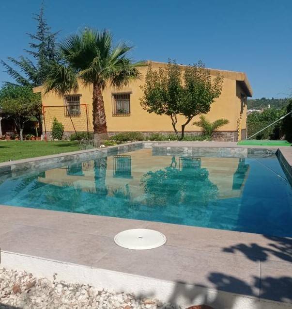 Où acheter du carrelage vert effet pierre de Bali pour piscine à La Garde Toulon dans le Var