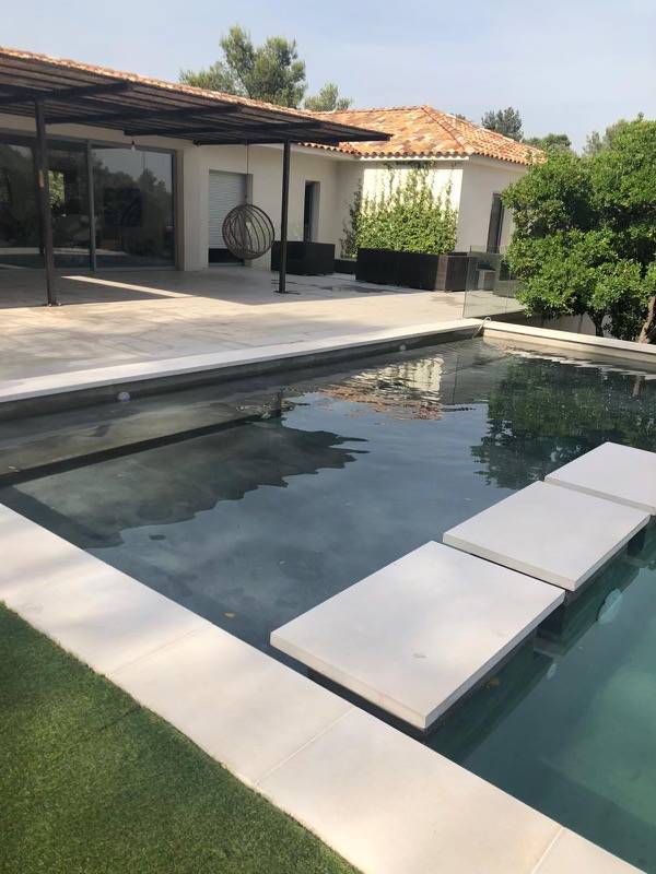 Vente de margelle en pierre naturelle blanche Moleanos à La Farlède