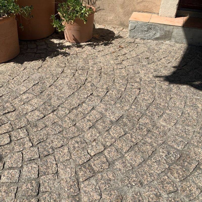 Pavé granit rose à La Valette du Var proche de Toulon dans le Var 83