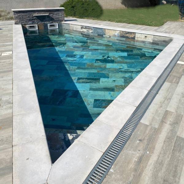 Piscine carrelage imitation Bali à Toulon dans le Var