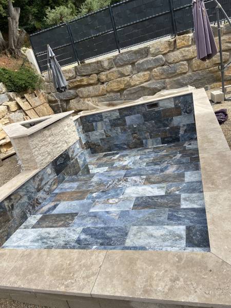 Vente de carrelage piscine pierre de Bali à Toulon dans le Var