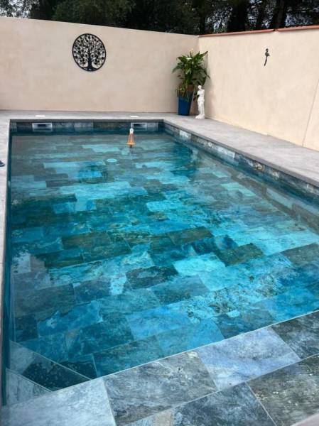 Carrelage piscine effet pierre de Bali Blue à La Valette du Var dans le 83