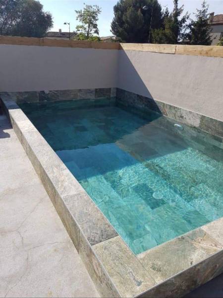 Mise en eau d'une piscine imitation bali à La Valette du Var dans le 83