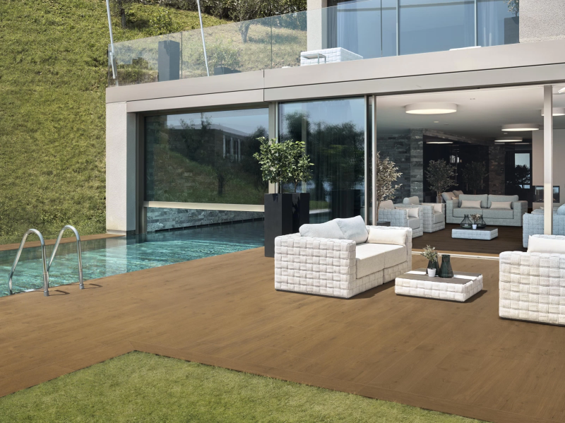 Carrelage exterieur en lame de bois sur Toulon