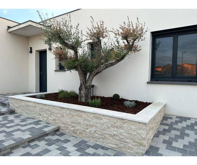 Couvertine en Travertin pour habillet le dessus de son muret à Toulon dans le Var