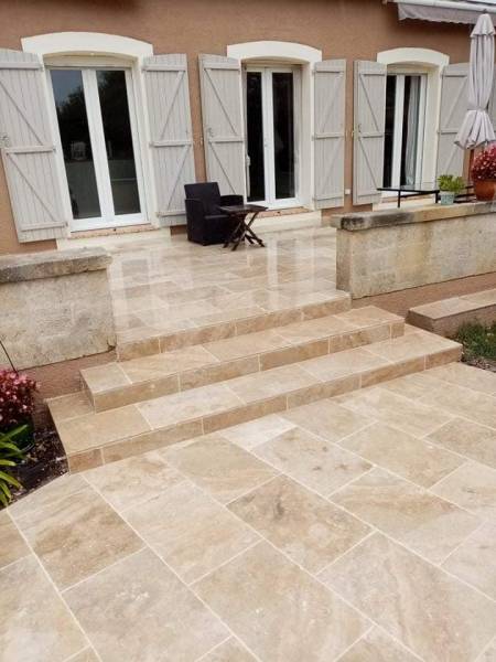 Dallage en pierre naturelle Travertin beige 1er choix