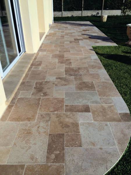 Dallage extérieur Travertin Beige 1er choix Classic Mix en opus 4 formatsx1.2cm