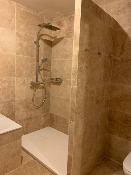 Magasin de vente de dallage Travertin à La Garde proche de Toulon dans le Var