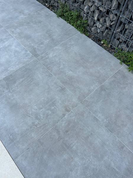 Effet béton ciré carrelage extérieur antidérapant à Toulon