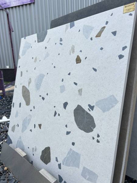 Dalle sur plot 20mm effet terrazzo à La Garde proche de Toulon dans le 83