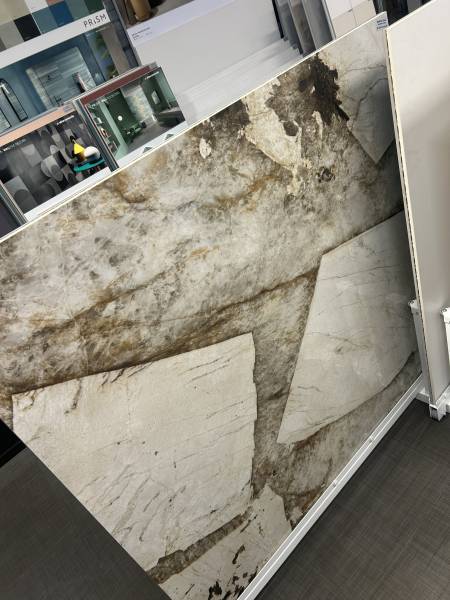 Carrelage Atlas Concorde Marvel Gala finition poli aspect marbre dans le 83 à Toulon