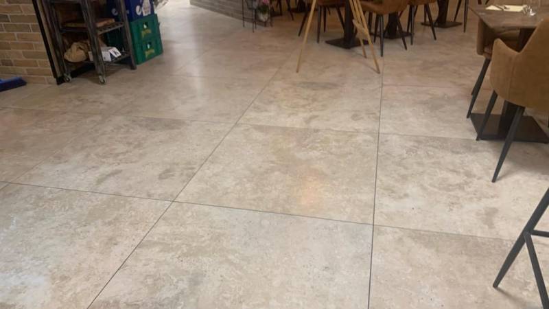 Carrelage travertin pour intérieur à La Garde dans le Var