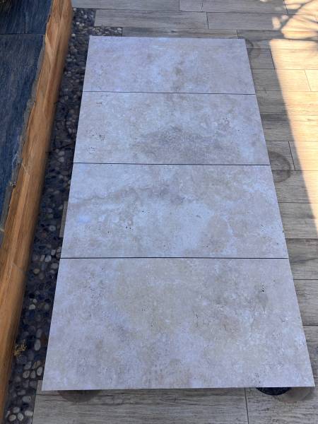 Vente de dalles en carrelage pour poser sur plots à Bandol dans le Var