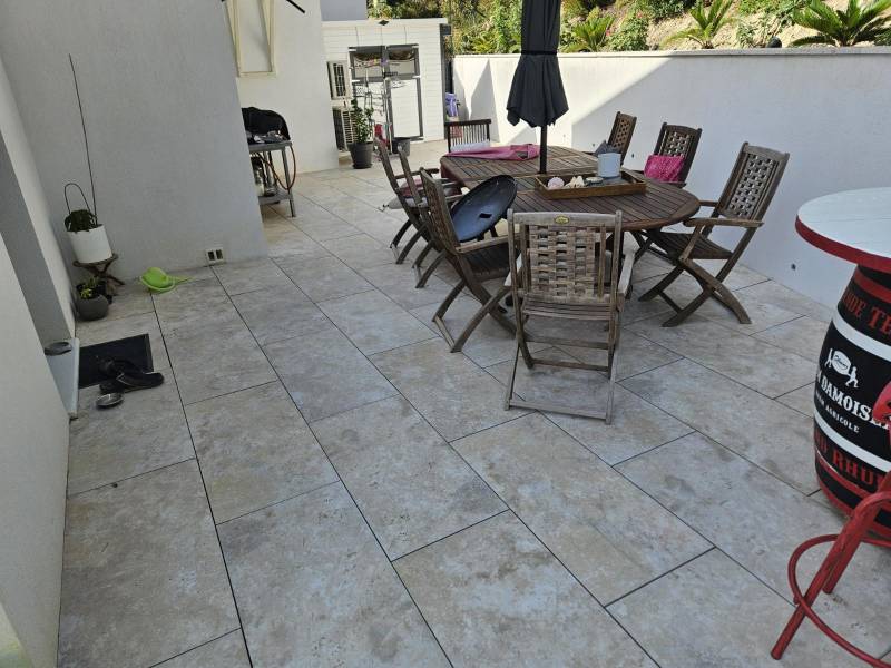 Dalle sur plot en Travertin à La Garde dans le Var 83