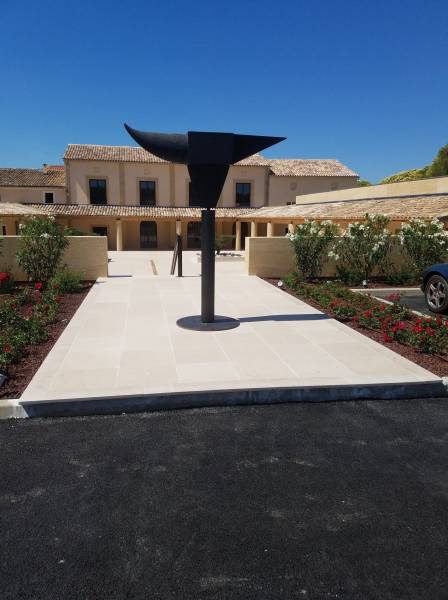 Allée en pierre naturelle blanche moleanos à Toulon