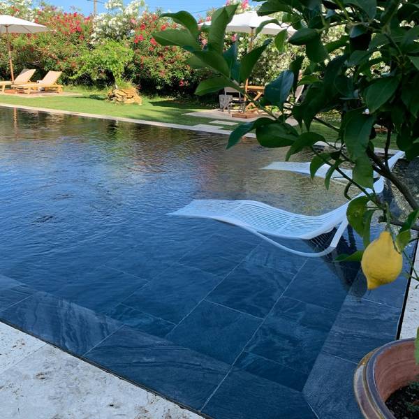 Vente pierre naturelle Metal Kinara pour piscine dans le Var 