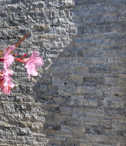 Achat de parements en pierre naturelle grise pour faire son mur extérieur à La Valette-du-Var proche de Toulon dans le Var 83