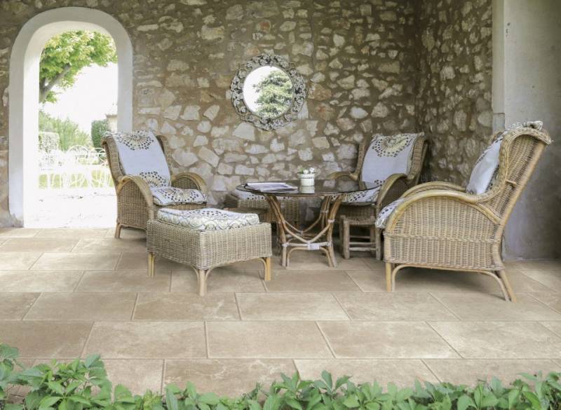 Vente de carrelage en pierre naturelle pour piscine à Bandol proche de Toulon