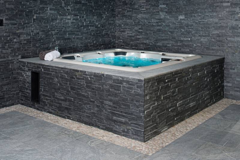 Parements en pierre pour habiller son mur extérieur à La Farlède proche de Toulon dans le Var