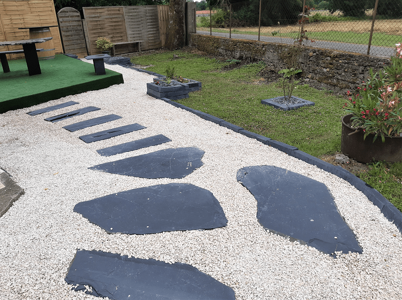 Pas japonais pour mon allée sur gravier à Toulon dans le Var