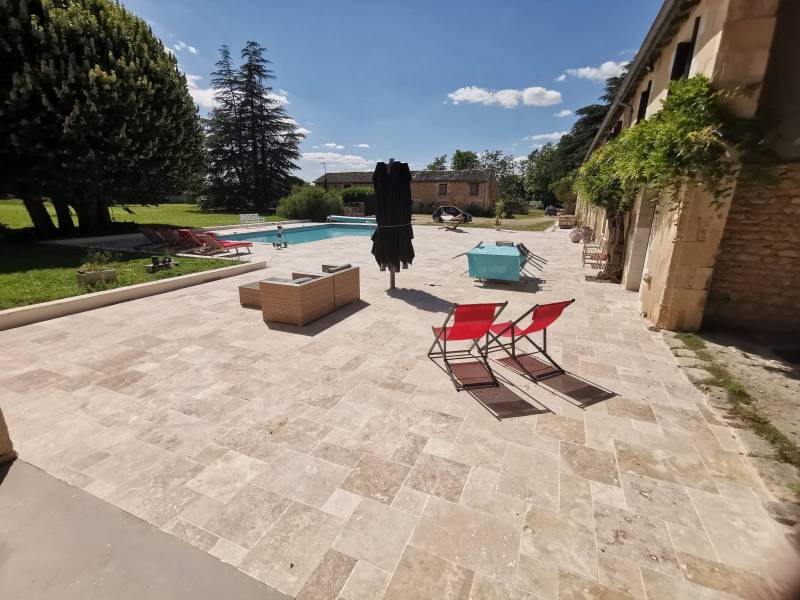 Terrasse travertin extérieur second choix classic mix à La Garde 83