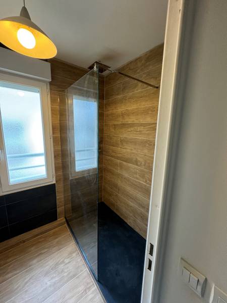 Carrelage effet bois pour douche à La Valette-du-Var près de Toulon