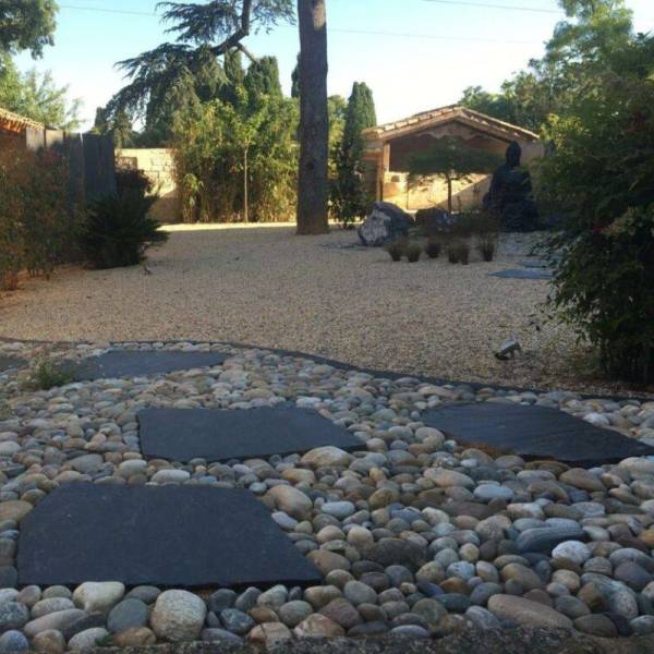 Galets multicolores en vente à Toulon dans le Var