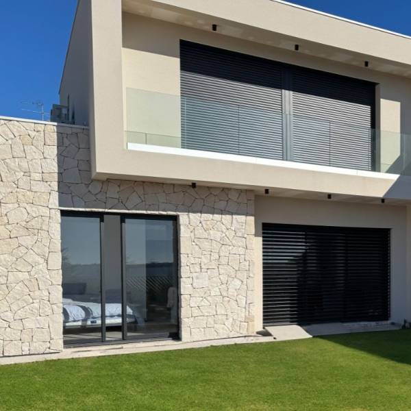 Parement mural en opus Provence en vente à La Garde 83